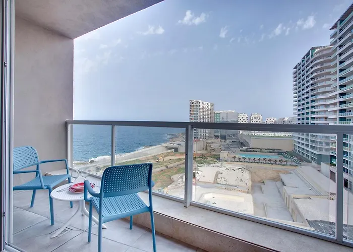 Modern Seaview Apartment In A Prime Location