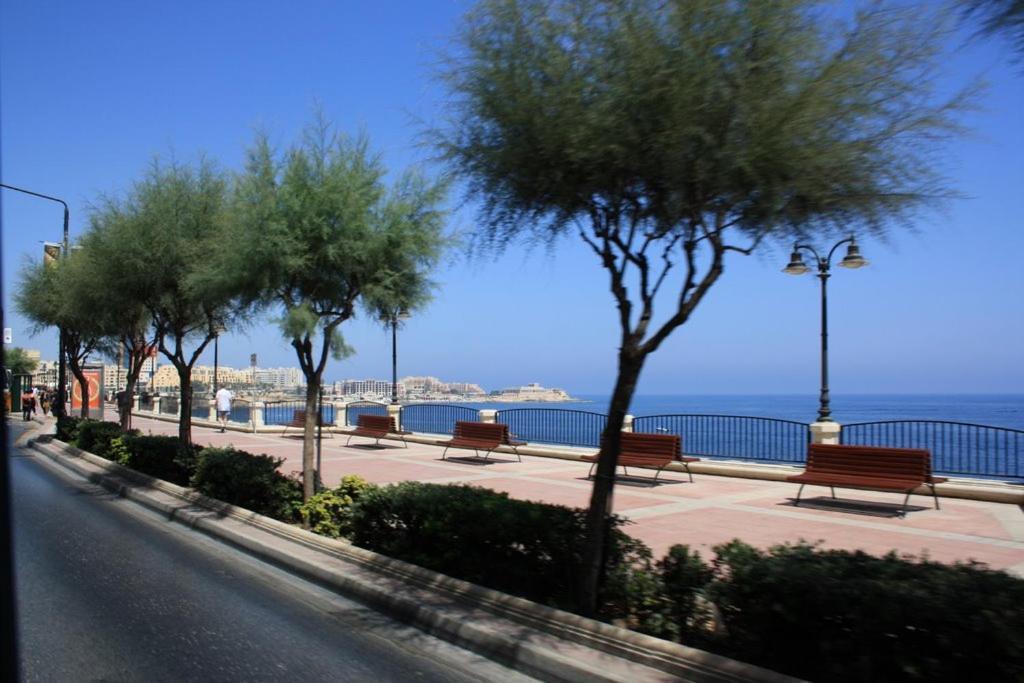 Modern Seaview In A Prime Location Apartment *