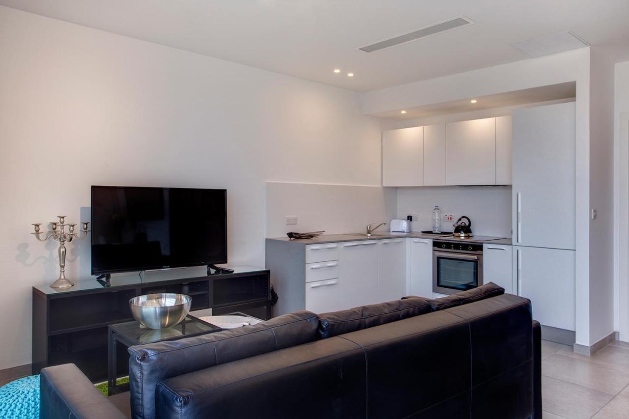 Modern Seaview In A Prime Location Apartment Sliema
