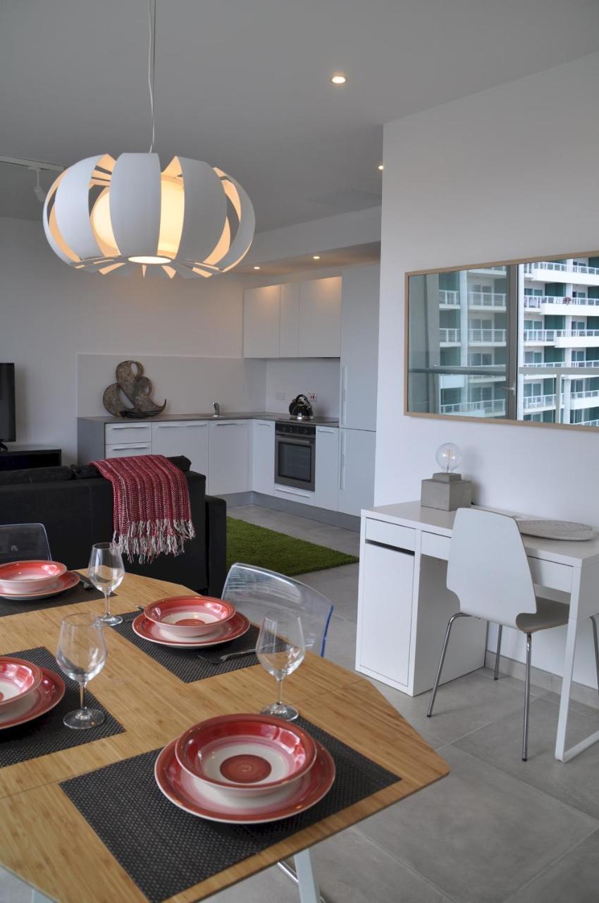 Modern Seaview In A Prime Location Apartment *