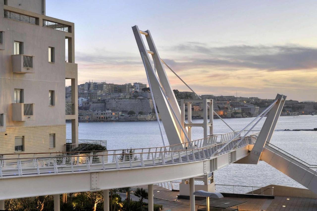 Modern Seaview In A Prime Location *