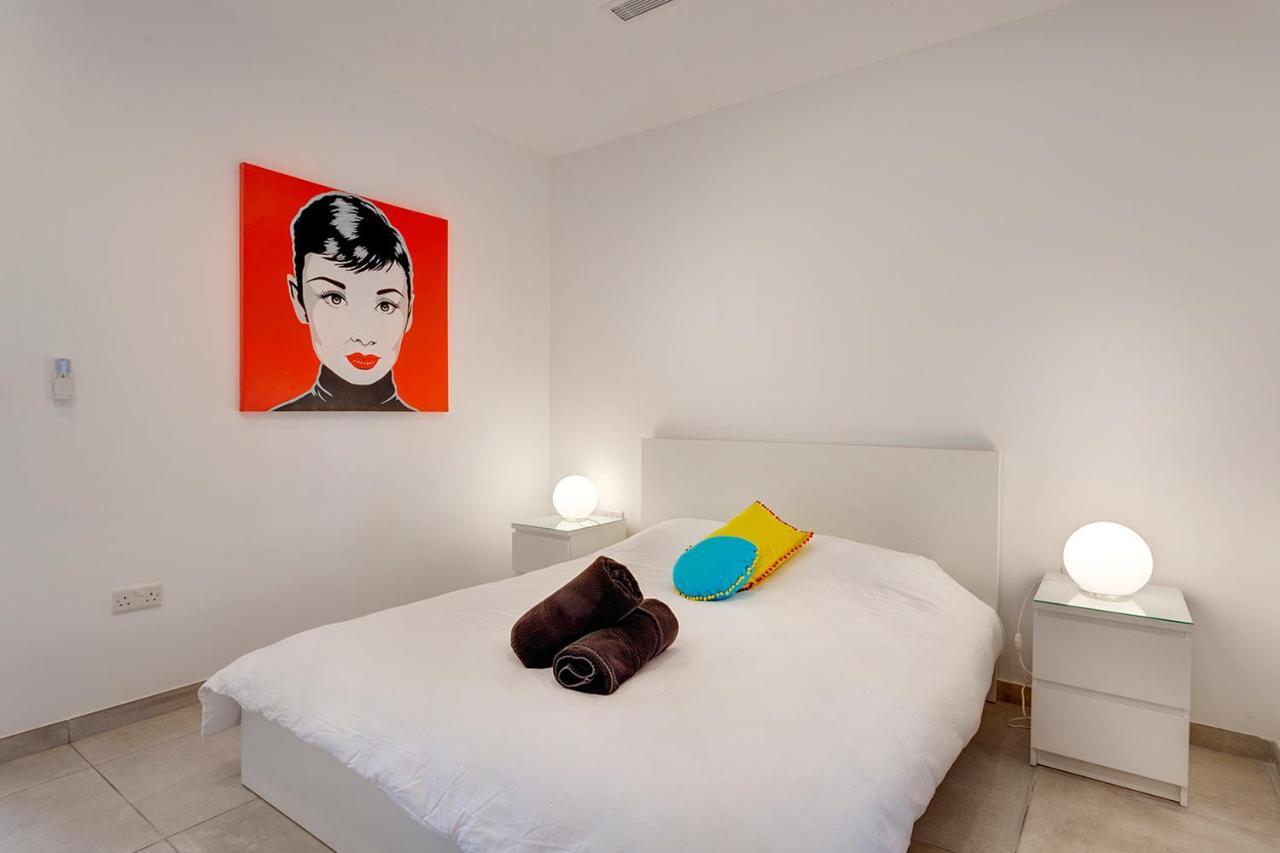 Modern Seaview In A Prime Location Apartment *
